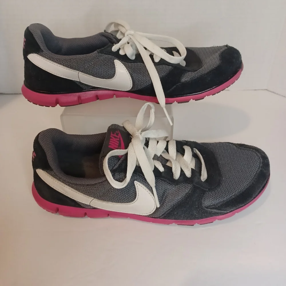 NIKE sz‎ 6.5 Women's Athletic Shoes Black And Pink white Swoosh # 324857-003